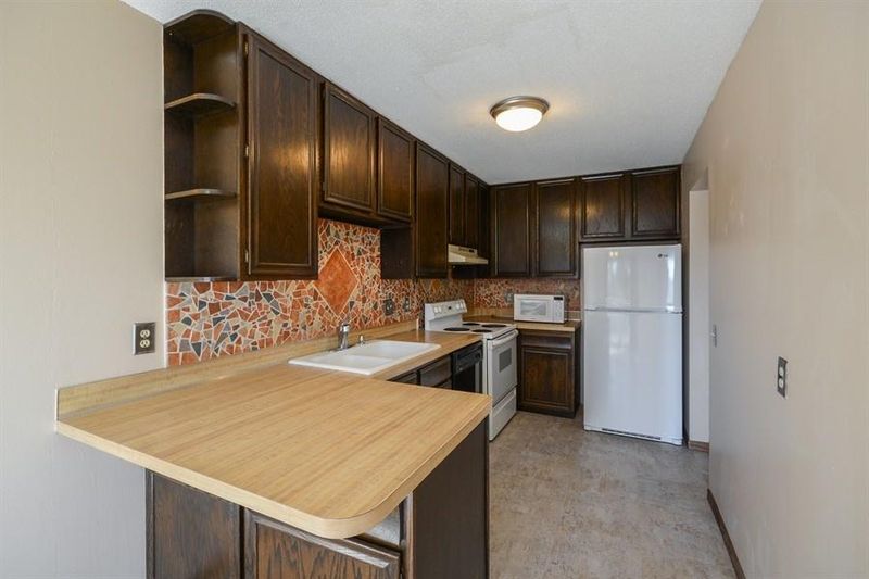 1015 E 145th St, Burnsville, MN 55337