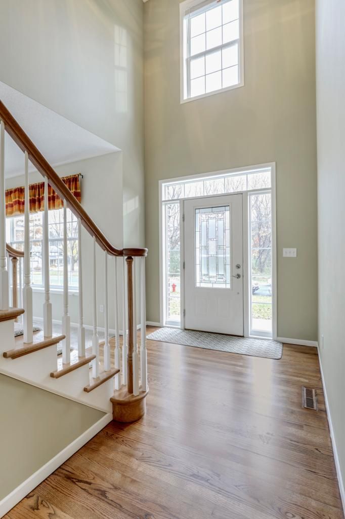 15012 Viewcrest Ln, Burnsville, MN 55306