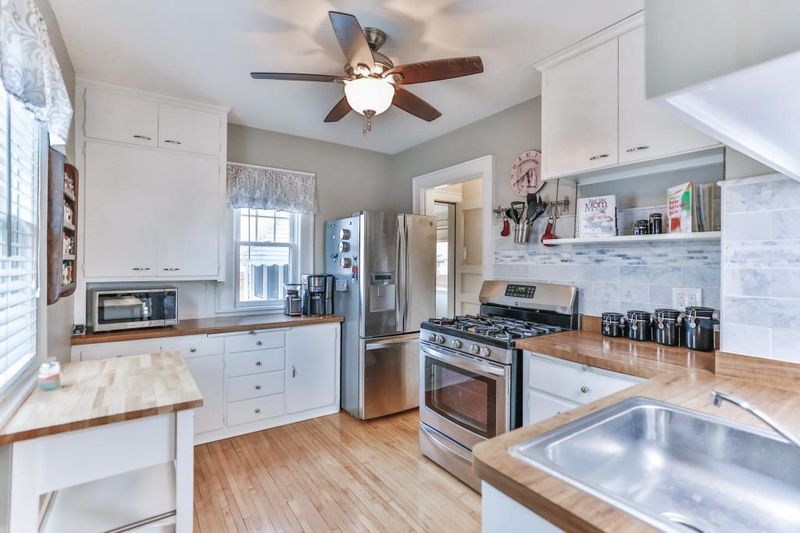 1327 Bayard Ave, Saint Paul, MN 55116