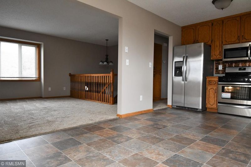 914 11th Ave SW, Isanti, MN 55040