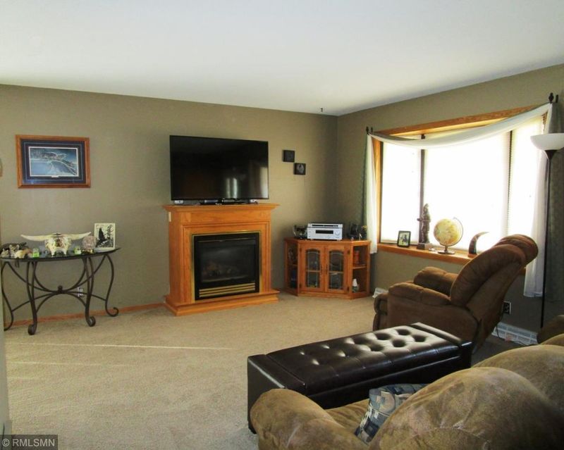 4723 Beachside Rd, Mound, MN 55364