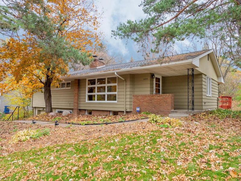 2200 Regent Ave N, Golden Valley, MN 55422