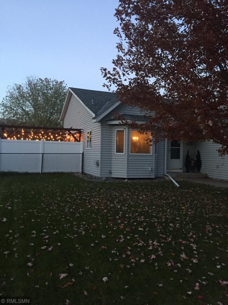 7616 43rd St N, Oakdale, MN 55128