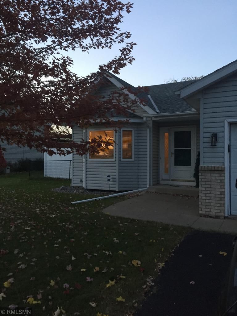 7616 43rd St N, Oakdale, MN 55128