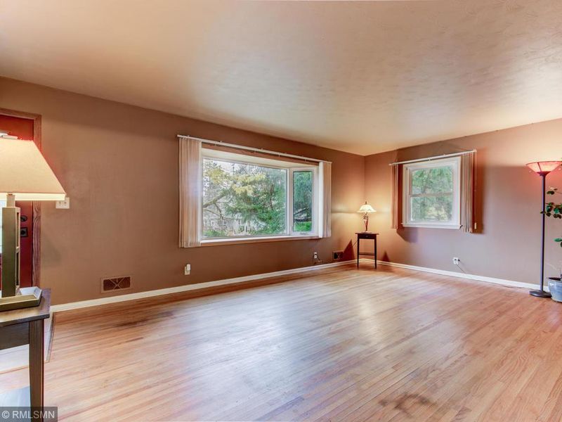 1826 Agate St, Maplewood, MN 55117