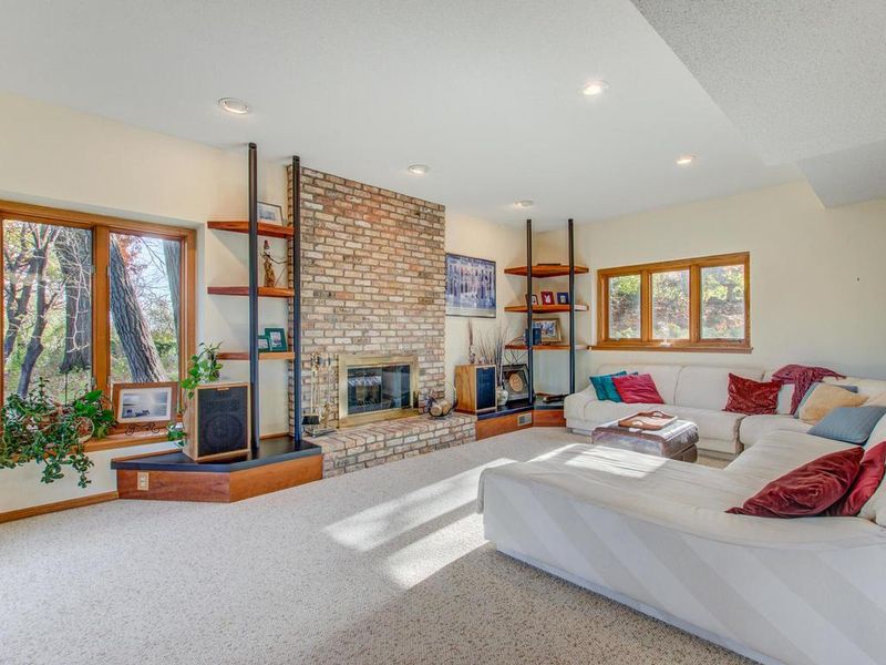 9591 Oxborough Curve, Bloomington, MN 55437