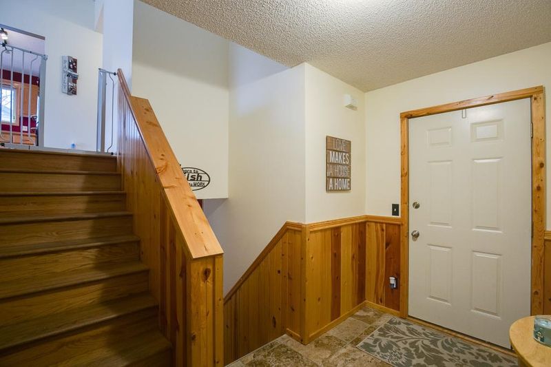 38539 9th Ave, North Branch, MN 55056