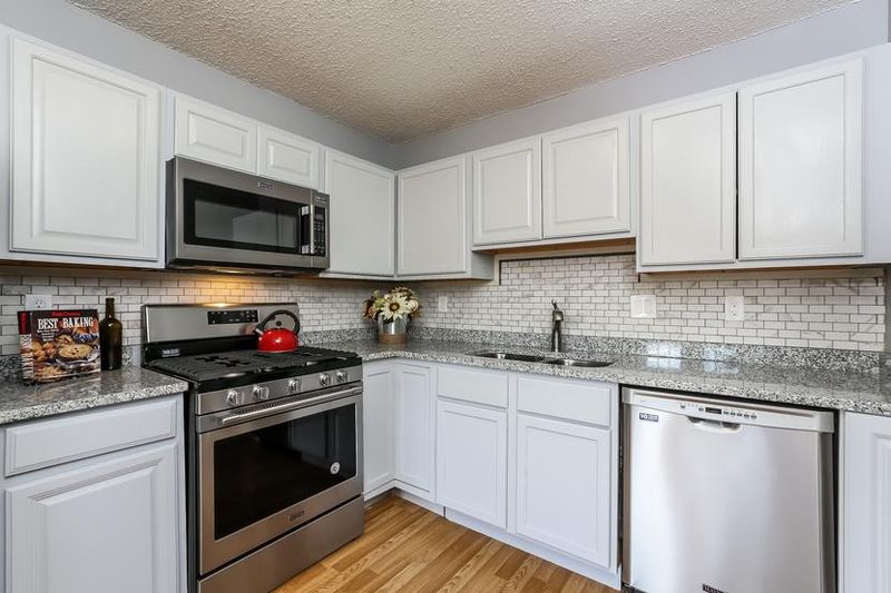 4474 Slater Rd, Eagan, MN 55122