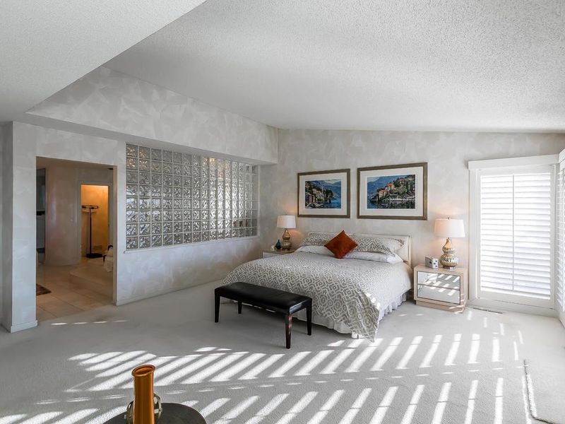 11651 Vista Dr, Minnetonka, MN 55343