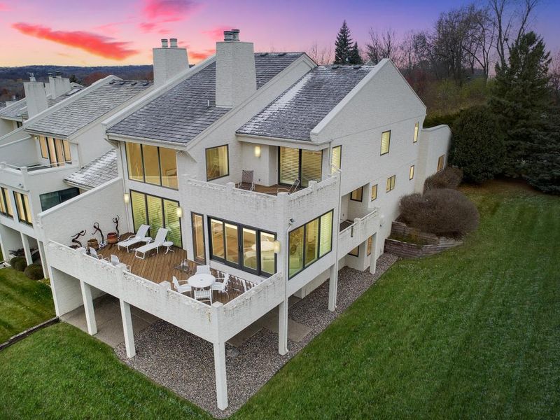 11651 Vista Dr, Minnetonka, MN 55343