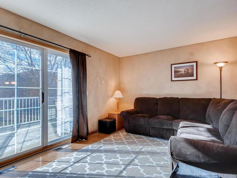 11711 Millpond Ave, Burnsville, MN 55337