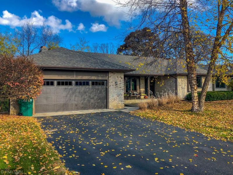 6808 W 82nd St, Bloomington, MN 55438