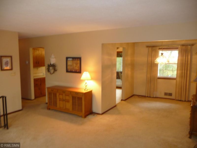 8608 Zenith Rd, Bloomington, MN 55431