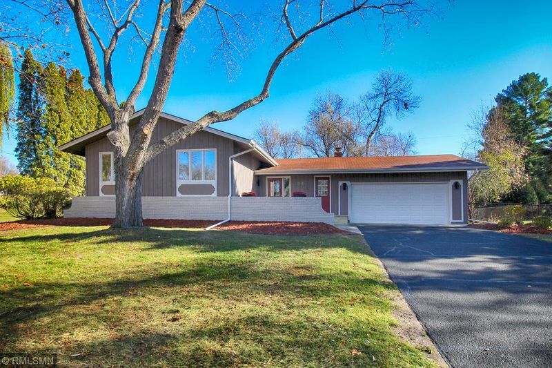 2190 Mississippi Cir, New Brighton, MN 55112