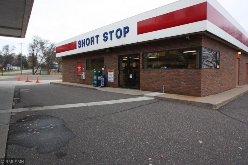 2473 Division St N, North Saint Paul, MN 55109