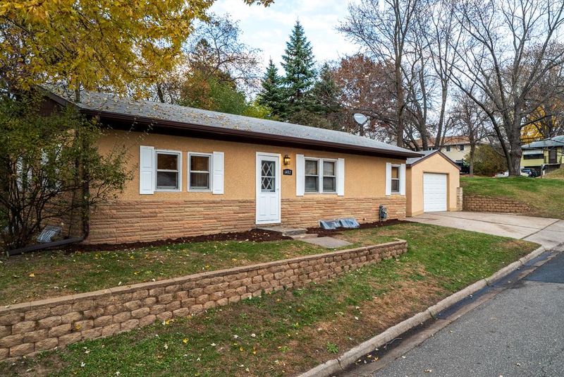 6482 6th St N, Oakdale, MN 55128
