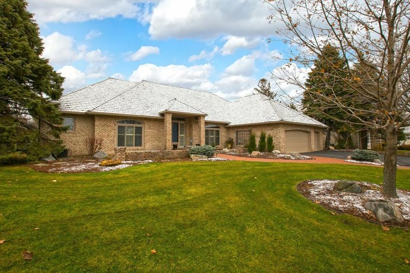 10396 Bluff Rd, Eden Prairie, MN 55347