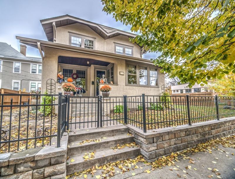 36 Oxford St N, Saint Paul, MN 55104
