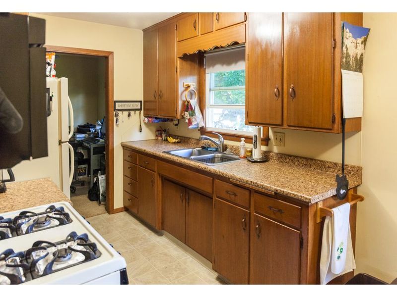 1426 9th St SW, Faribault, MN 55021