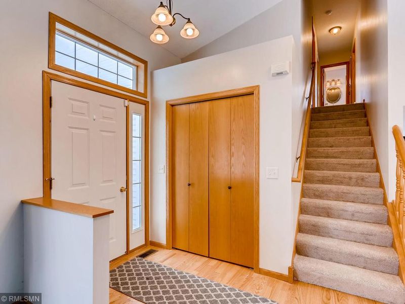9120 Glacier Rd, Saint Bonifacius, MN 55375