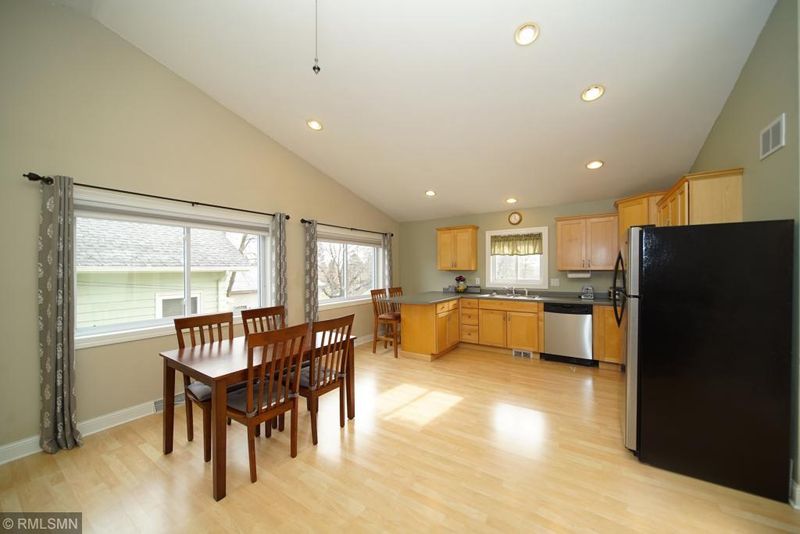 10 6th St, Proctor, MN 55810