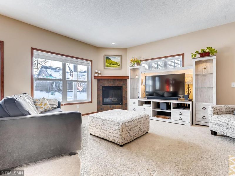 1549 Legacy Pw E, Maplewood, MN 55109