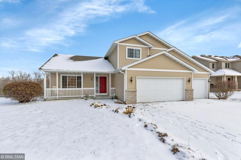 8061 Trappers Ridge Dr, Clear Lake, MN 55319