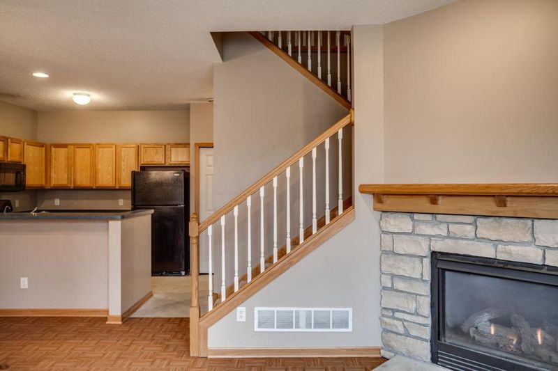 7609 12th St N, Oakdale, MN 55128