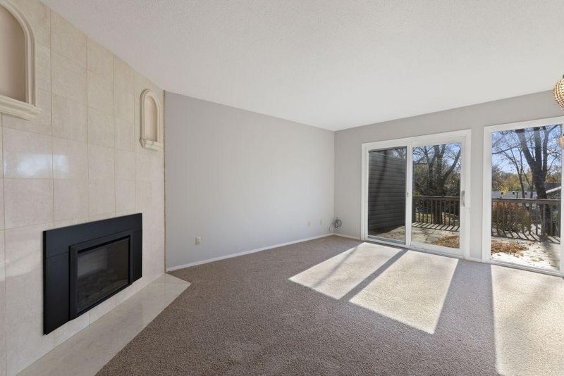 9102 Neill Lake Rd, Eden Prairie, MN 55347