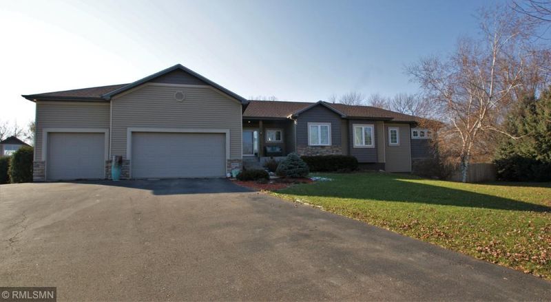 26296 Busch Dr, Belle Plaine, MN 56011