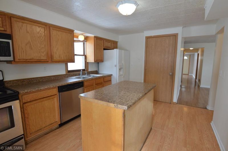 476 Stinson St, Saint Paul, MN 55117