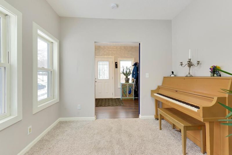 1690 Reaney Ave, Saint Paul, MN 55106