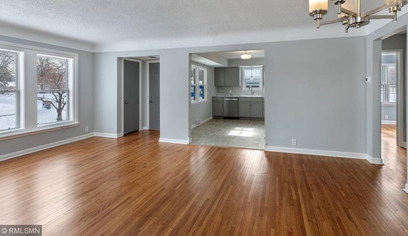 1045 Mccammon Ave, Saint Paul Park, MN 55071