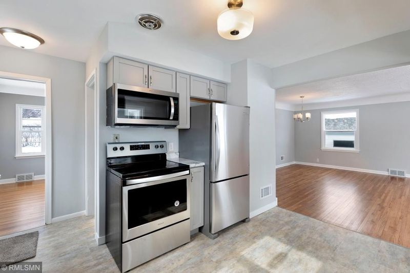 1045 Mccammon Ave, Saint Paul Park, MN 55071