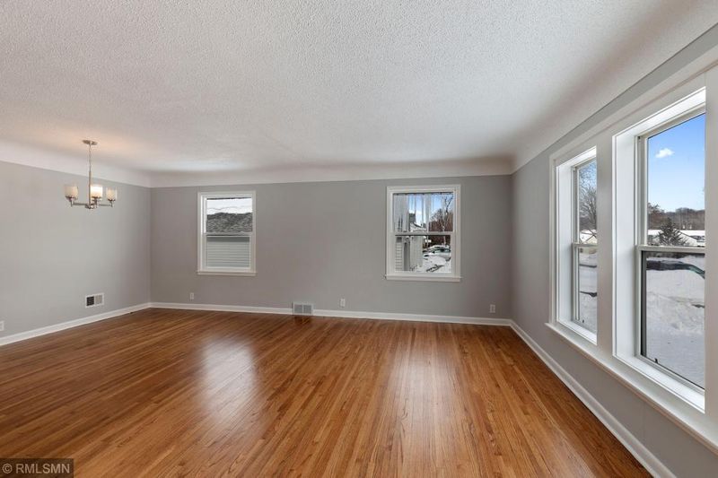 1045 Mccammon Ave, Saint Paul Park, MN 55071