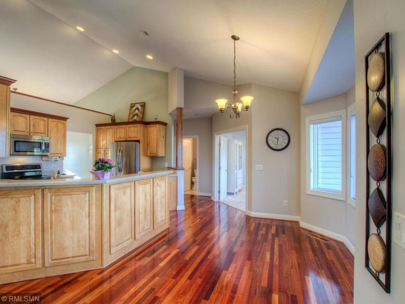 4939 140th St W, Apple Valley, MN 55124