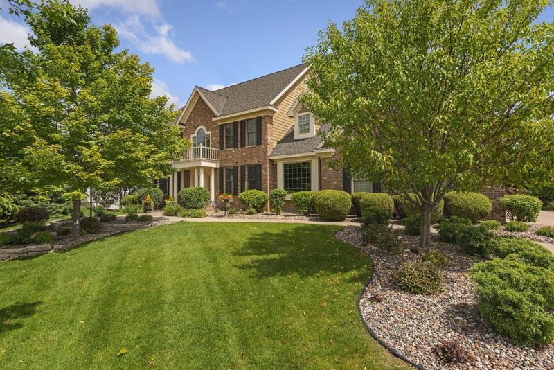 3203 Crestmoor Dr, Woodbury, MN 55125