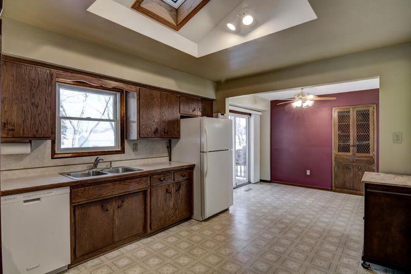 2451 Holloway Ave E, North Saint Paul, MN 55109