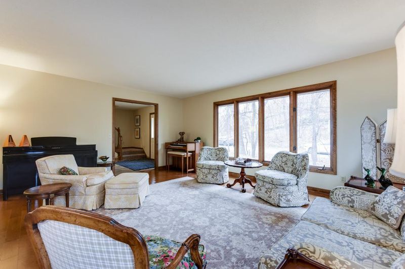 11318 Timberline Rd, Minnetonka, MN 55305
