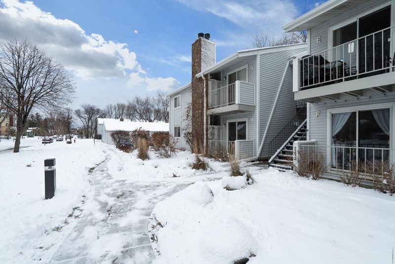 2272 Benson Ave #H, Saint Paul, MN 55116