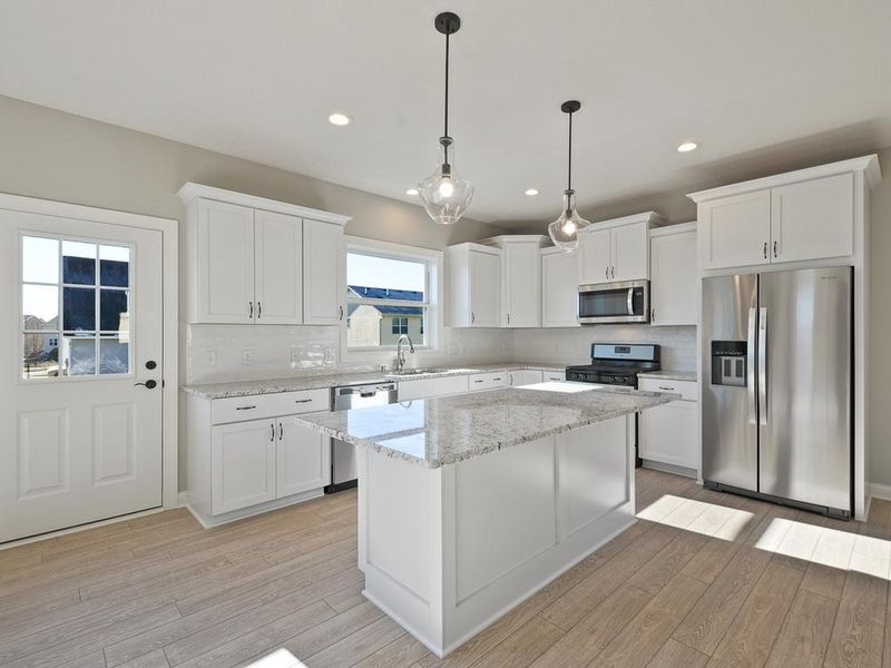 1435 Mills Dr, Chanhassen, MN 55317
