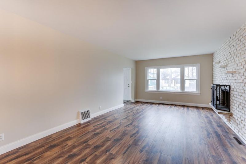 2927 Thomas Ave N, Minneapolis, MN 55411