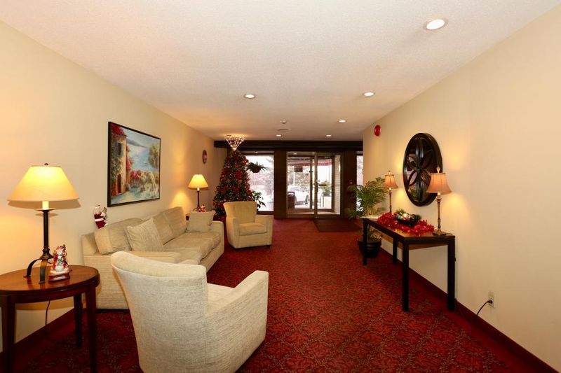 2800 Hamline Ave N #123, Roseville, MN 55113