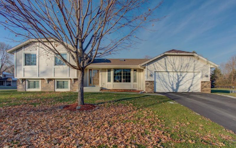 10018 Ives Way, Maple Grove, MN 55369