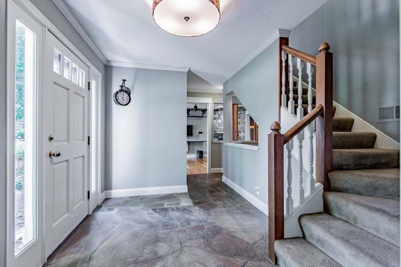 18500 Timber Ridge Dr, Minnetonka, MN 55345