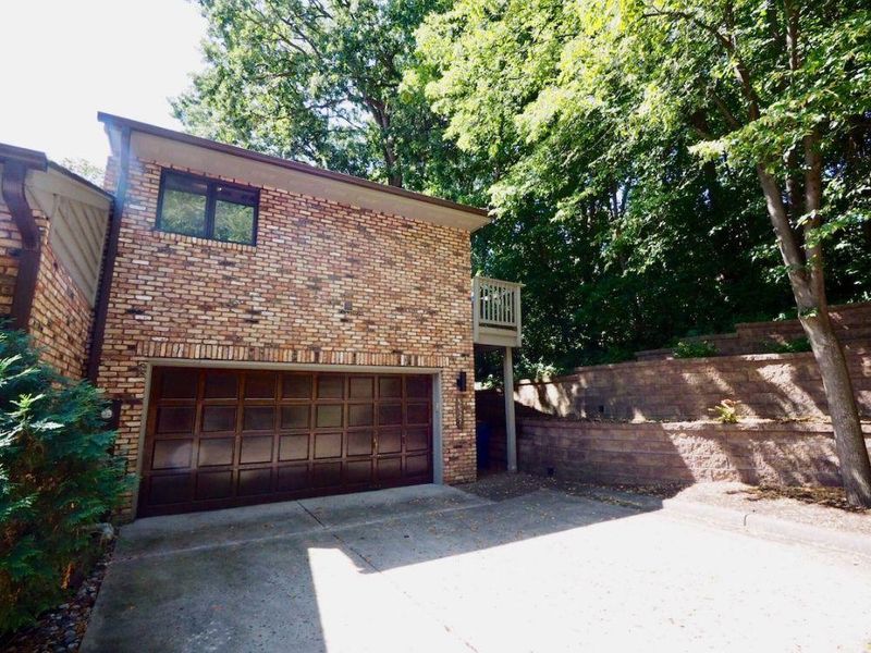 5527 Village Dr, Edina, MN 55439