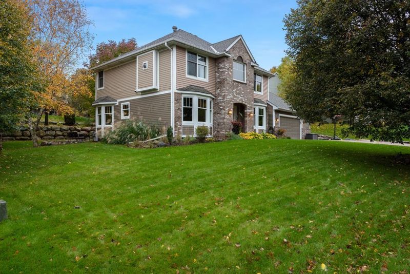 4090 Foxmoore Ct, Eagan, MN 55123