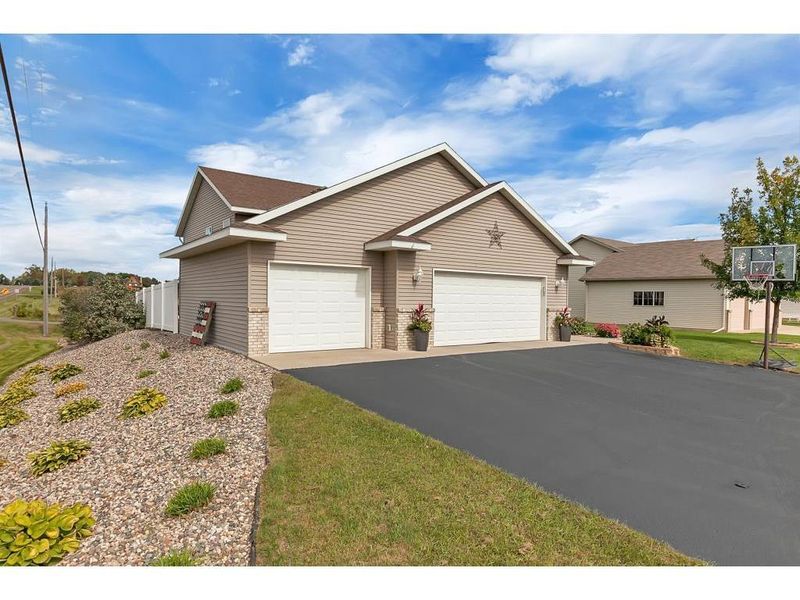 1156 Garden Brook Dr, Sauk Rapids, MN 56379