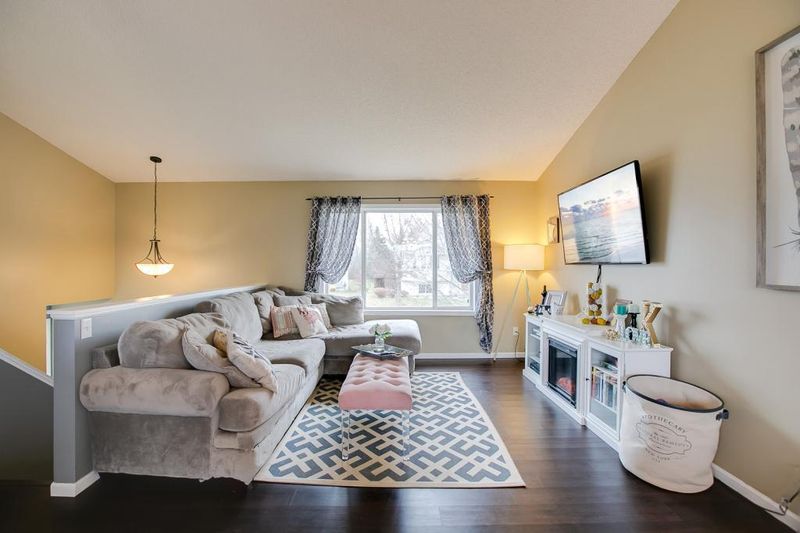 1476 Creekside Dr, Waconia, MN 55387