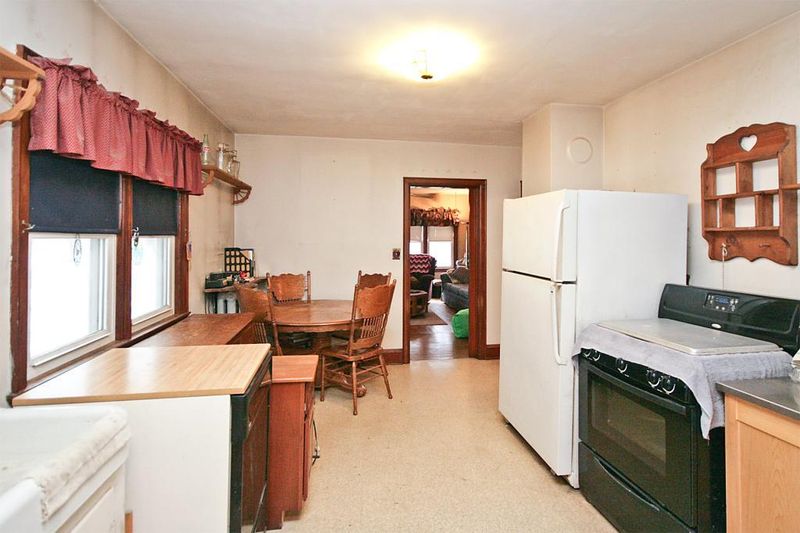 127 15th St E, Glencoe, MN 55336
